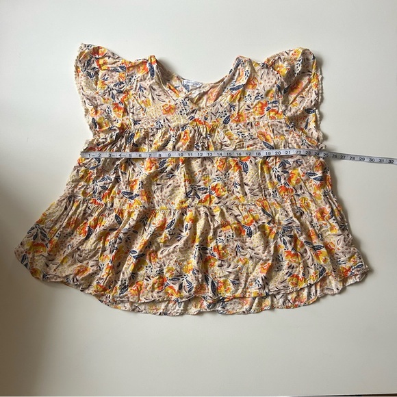 Plus Size Light Weight Floral Blouse - Picture 6 of 9